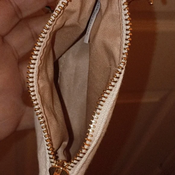 Madden Girl Cream White Chilli Pepper Themed 🌶️ Crossbody Purse - Picture 8 of 8